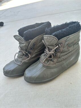 Sorel Kaufman Canada Insulated Winter Duck Boots Kids J6 / Women’s 8 Olive